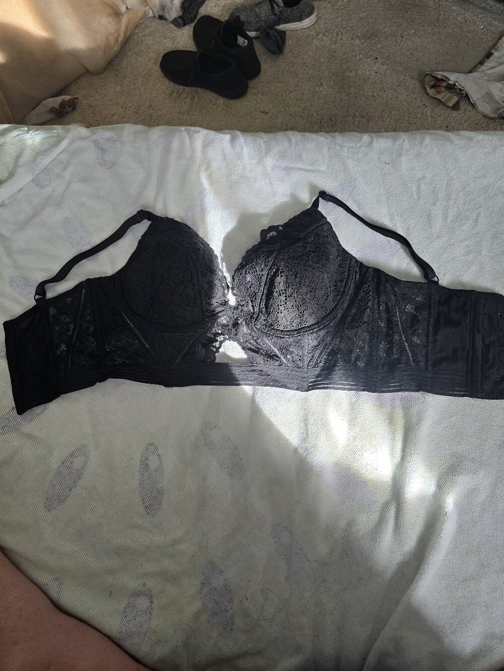 Victoria Secret Black Lace 32DD bra. Excellent